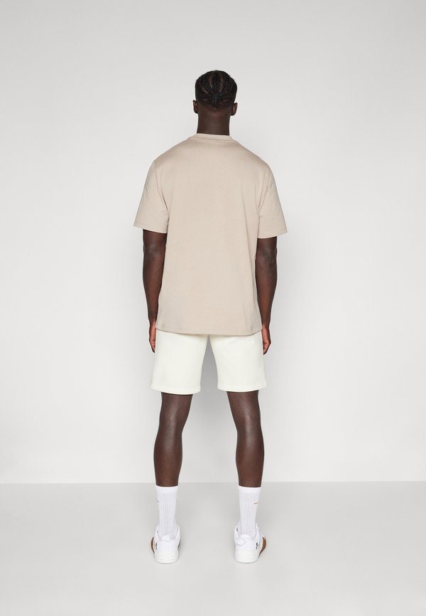ESSENTIAL SWEATSHORTS - Sports shorts - egret3