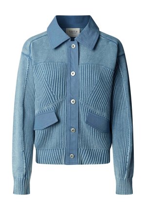Cardigan di maglia azzurro chiaro con bottoni, texture a costine, collo a camicia, maniche lunghe e due tasche con patta in vita.