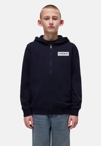 Felpa con zip blu navy, dotata di tasca frontale, polsini a costine e un patch del logo sul petto. Realizzata in tessuto morbido, design casual.