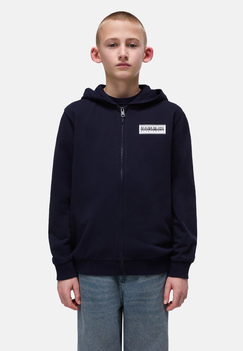 Felpa con zip blu navy, dotata di tasca frontale, polsini a costine e un patch del logo sul petto. Realizzata in tessuto morbido, design casual.