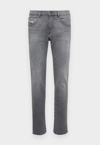 Grå denimjeans med rak passform, fem fickor och en sydd etikett på framfickan. Tyget har subtil blekning och en mjuk textur.