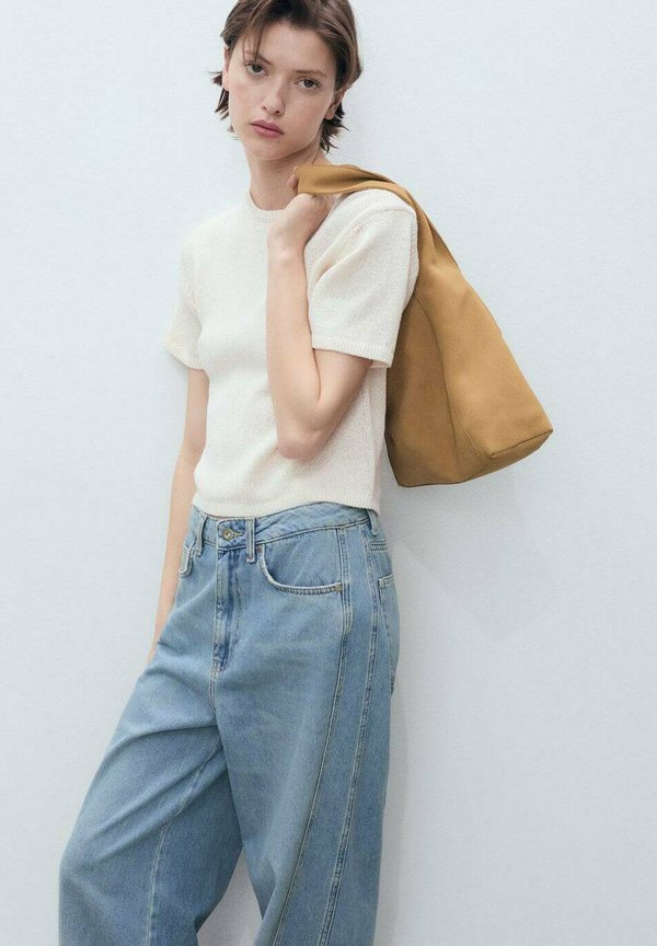 MILA - Flared Jeans2