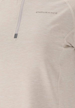 Lys beige træningsskjorte, kortærmet, med delvis lynlås, åndbart stof, subtil tekstur og "ENDURANCE" logo på brystet.