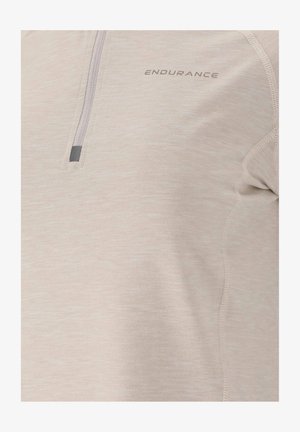Lys beige træningsskjorte, kortærmet, med delvis lynlås, åndbart stof, subtil tekstur og "ENDURANCE" logo på brystet.