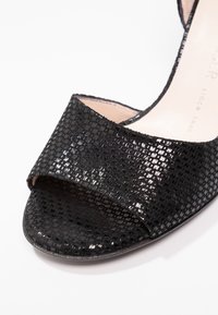 Peter Kaiser Escarpins à bout ouvert - black