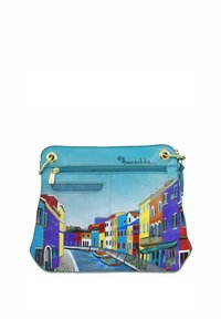 Blaues Lederhandtasche mit einem bunten, bemalten Design von Gebäuden entlang eines Kanals. Verfügt über eine vordere Tasche mit Reißverschluss und goldfarbener Hardware.