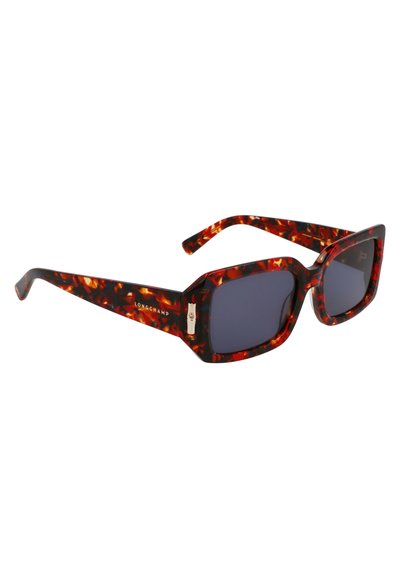 Lunettes de soleil surdimensionnées avec une monture en écaille de tortue rouge foncé, des verres rectangulaires et des détails en métal doré sur les branches.
