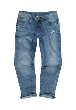 Jeans in denim azzurro chiaro con vestibilità relax, caratterizzati da dettagli strappati e orlo risvoltato. Comprendono tasche frontali e chiusura con bottone.