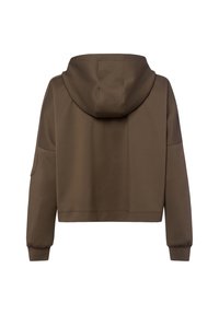 Bruine geperforeerde cropped hoodie met lange mouwen en elastische manchetten, gezien van achteren op een witte achtergrond.