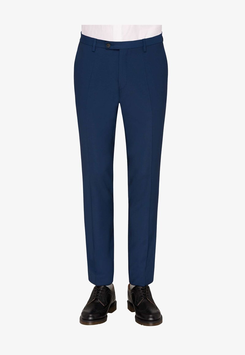 Marineblau maßgeschneiderte Hose mit flachem Front, Gürtelschlaufen und einem einzigen Knopfverschluss. Glattes Gewebe mit leichtem Glanz.