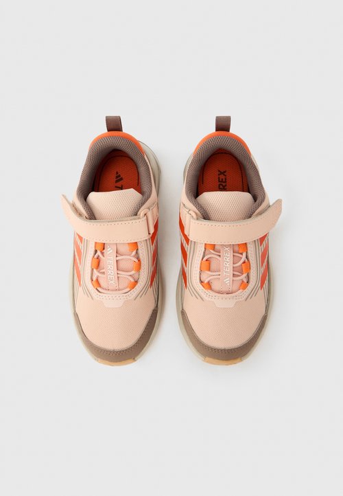 adidas TRAILMAKER 2 UNISEX - Hiking shoes - blush pink/semi impact orange/trace brown — photo 4