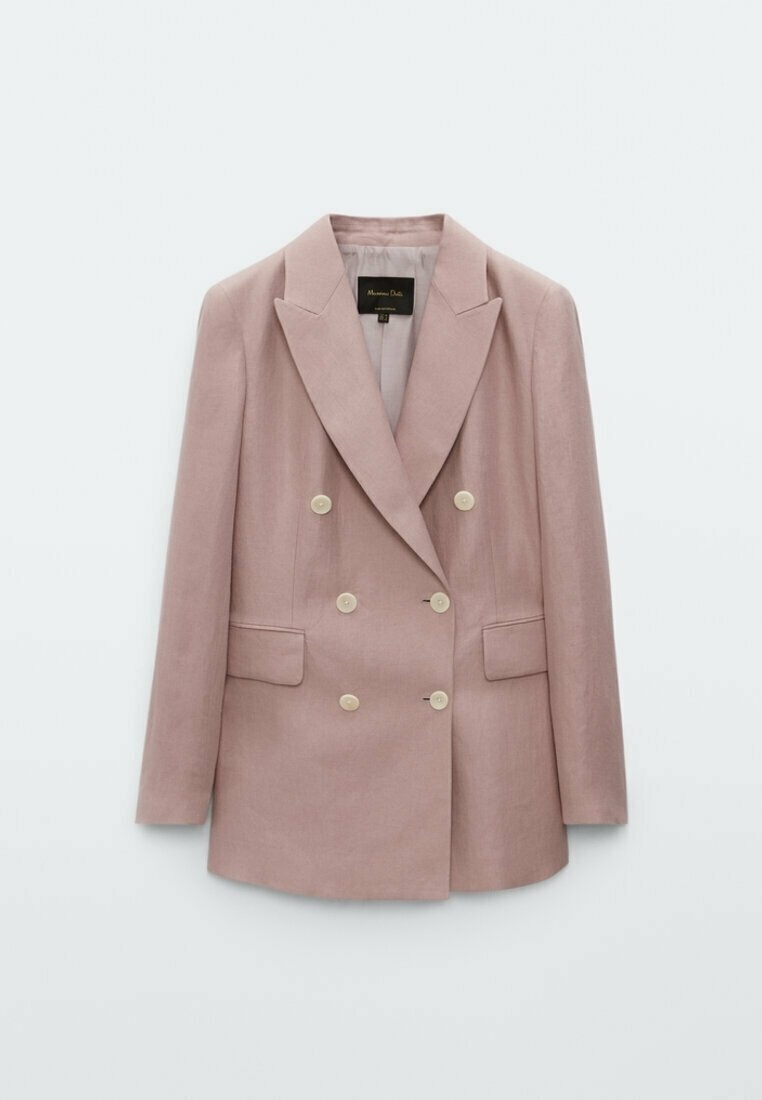 Roze dubbele-breasted blazer van zachte stof, met grote revers, vier knopen aan de voorkant, en twee zijzakken. Gladde textuur.
