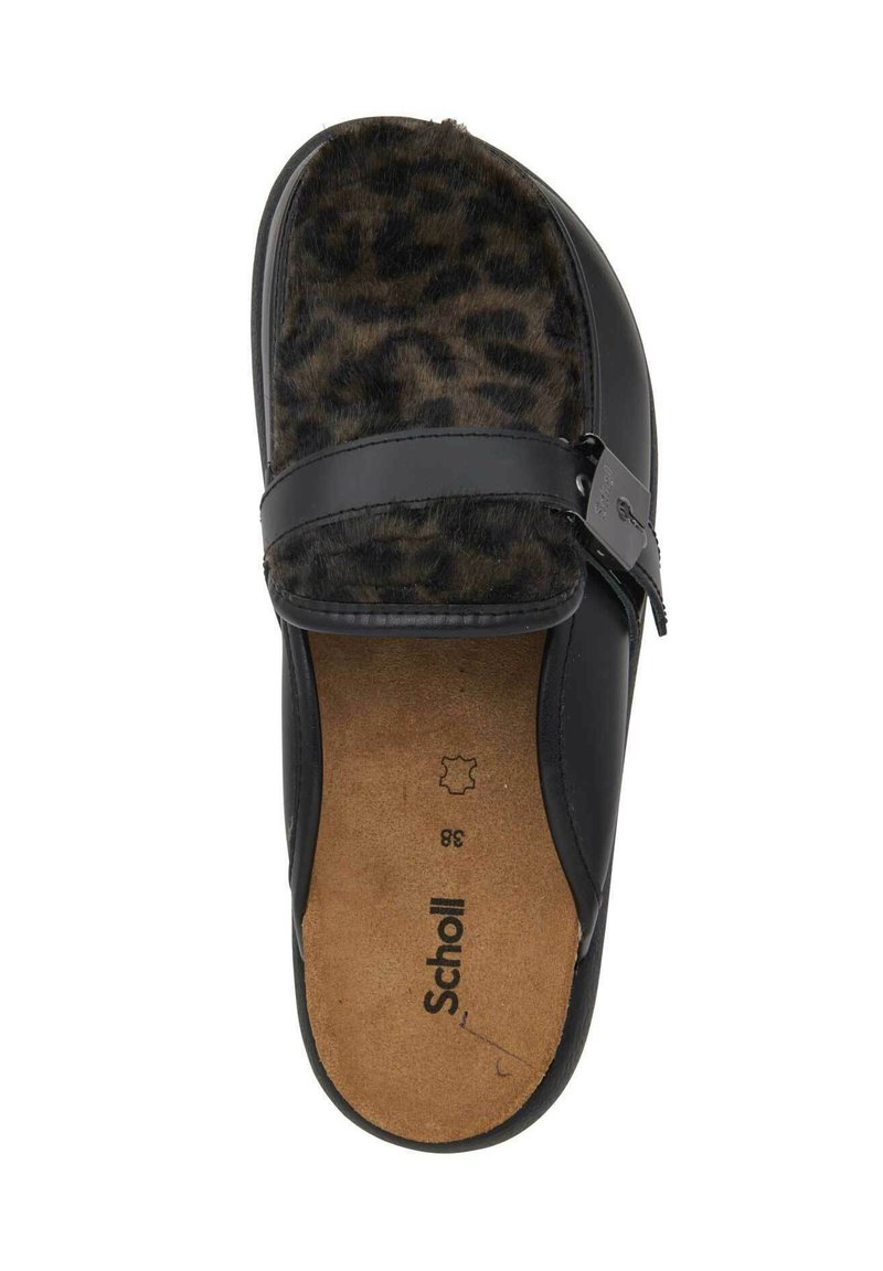 Sandalia deslizante negra con parte superior de pelo sintético con estampado de leopardo, con una correa con hebilla y una planta de corcho. Tamaño 38 marcado en la plantilla.