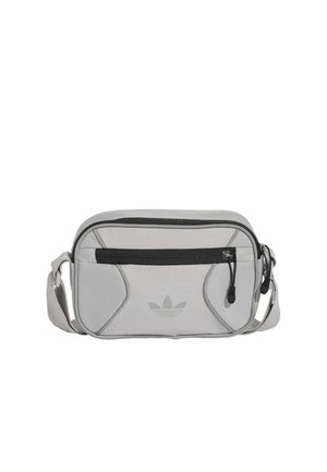 Hellgraue Adidas Schultertasche mit schwarzer Reißverschlusstasche vorne und verstellbarem Schulterriemen.