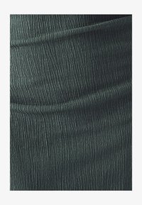 Sélectionné, dark olive