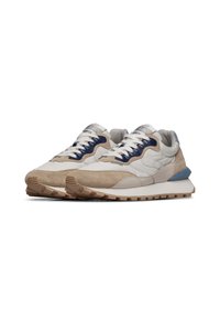Sneaker con una parte superiore in pelle scamosciata beige e pelle bianca con accenti blu, suola testurizzata e lacci bianchi. Progettati per comfort e stile.