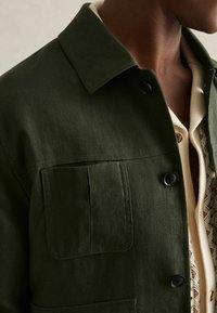 Reiss REGULAR FIT - ADAM FOUR POCKET - Jachetă de vară - khaki green