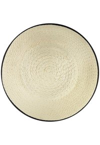 Rund gewebter Teppich aus Naturfasern, in hellem Beige mit einem schwarzen Rand. Glatte Textur und spiralförmiges Muster.
