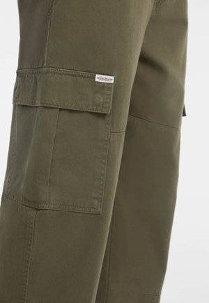 Guess Jeans MENS CARGO - Cargobroek - olivgrün