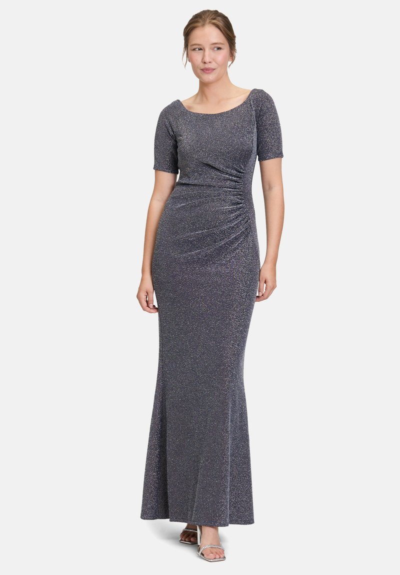 Elegancka, długa sukienka z ciemnego, błyszczącego materiału. Dopasowany gorset z miękkimi krótkimi rękawami, marszczeniami po bokach i rozszerzanym dołem.