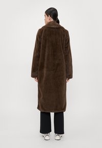 ONLY Tall ONLMEAGAN COAT - Cappotto classico - chocolate torte