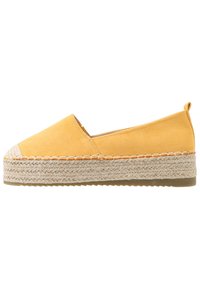 Espadrille-stil sko i livlig gul ruskind med en jute-vævet platform. Rund tå og syede detaljer langs sålen.