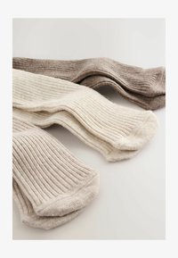 Neselectat, chocolate brown