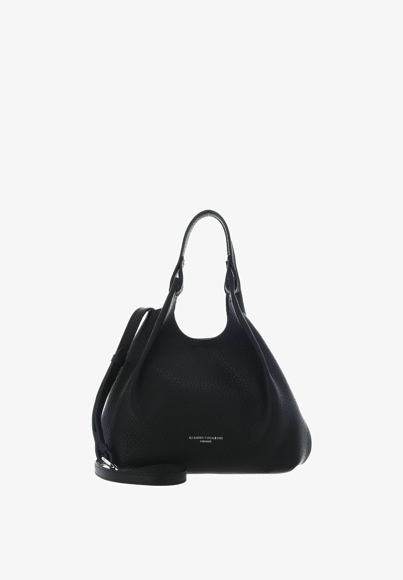 Sac à main en cuir noir texturé avec des poignées courtes et une bandoulière amovible, brandé "Gianni Chiarini Firenze" en petits caractères blancs.