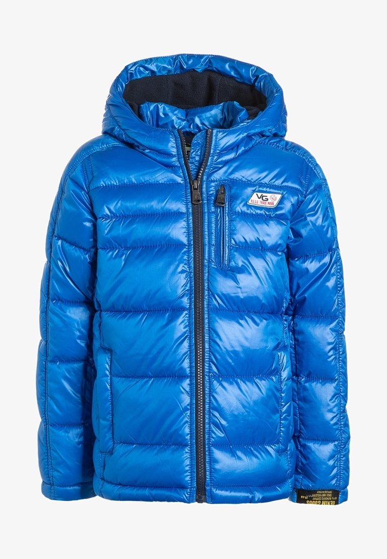 Giacca a vento blu con cappuccio, dotata di chiusura con zip, tasche laterali e un piccolo patch logo sul petto. Materiale liscio e lucido.