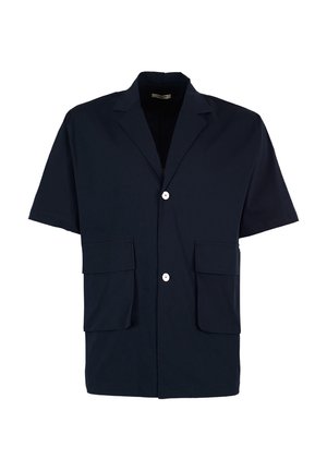Blazer blu navy scuro a maniche corte con rever a incavo, due bottoni bianchi e due grandi tasche frontali con patta, mostrato su sfondo bianco.