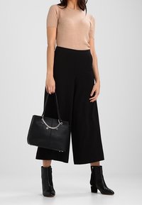 Anna Field Handväska - black