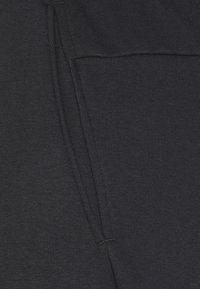 Nike Performance DRY TAPER - Pantalones deportivos - black/white