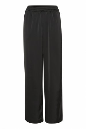 Pantalones negros, ligeros y de satén con cintura elástica y piernas anchas. Textura suave y sin patrones visibles ni detalles metálicos.