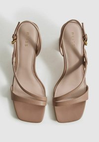 Reiss REGULAR FIT - ALICE STRAPPY - Sandále - nude