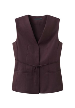 Chaleco sin mangas con escote en V en tejido burdeos intenso, con cinturón anudado en la cintura, dos bolsillos delanteros y un corte entallado.