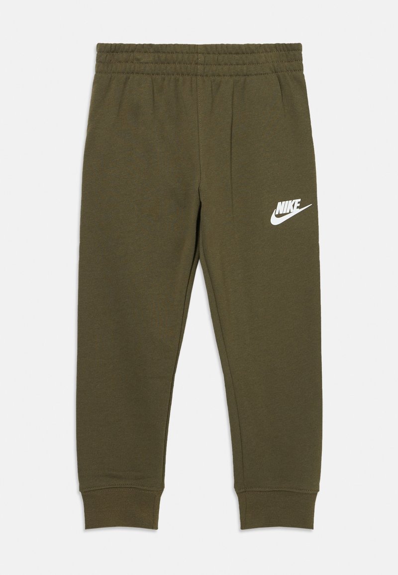 Pantalons de survêtement en coton vert avec une taille élastique et des jambes fuselées. Présente un logo Nike blanc sur la cuisse gauche. Texture lisse.