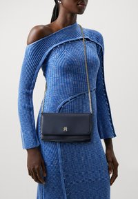 Tommy Hilfiger - REFINED  - Keresztpántos táska - space blue Miniatűr kép 1