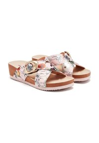 Sandales à glissière à motifs floraux avec des sangles en synthétique rose et un détail de boucle en or. Semelle en liège marron pour le confort et le soutien.