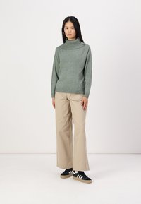 ONLY ONLJAYDEN BUTTON SPLIT NECK  - Pullover - balsam green