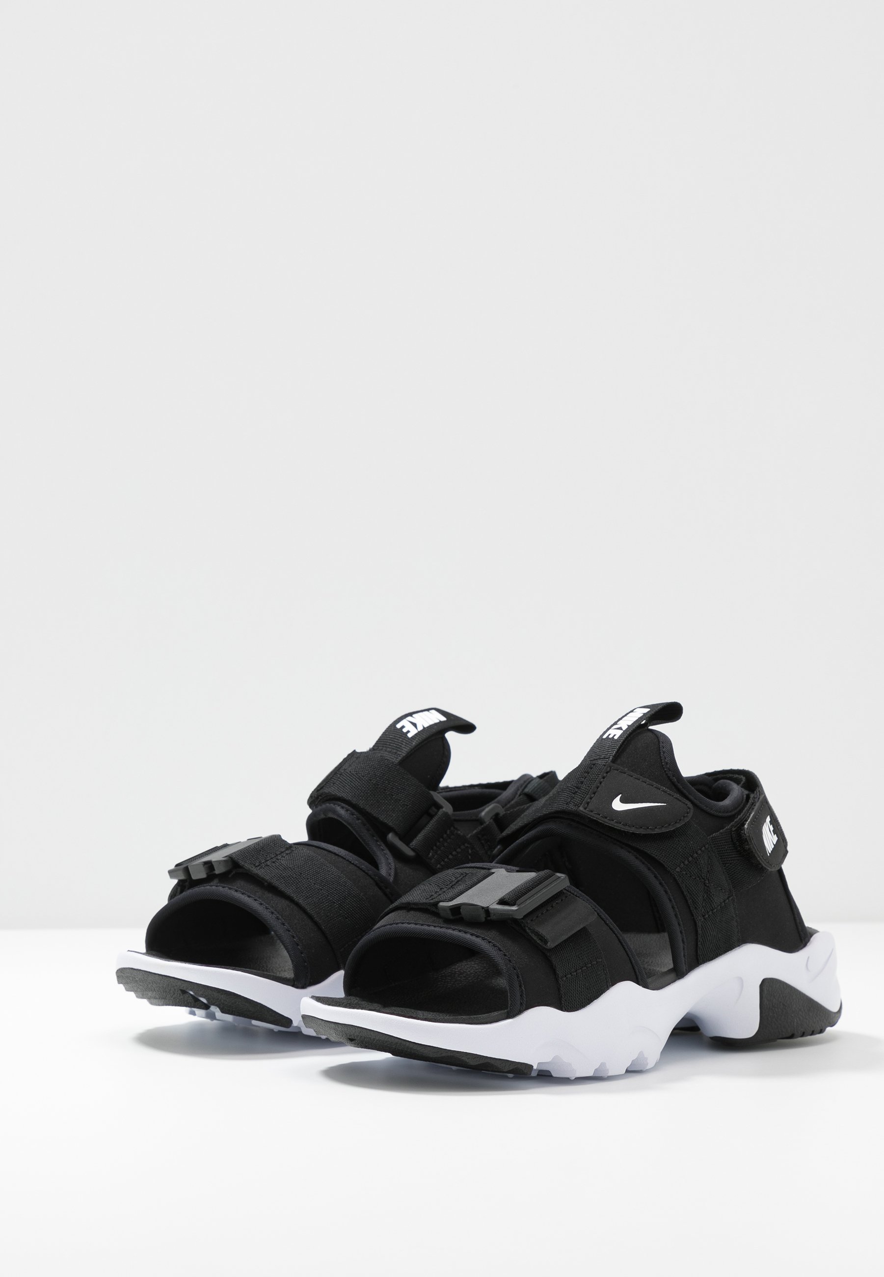 Nike , Sandales de Marche pour Femme Gri Nike , Sandales de Marche pour Femme Gri
