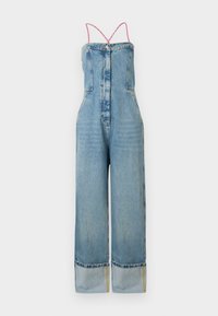 Modra denim kombinezon z oprijetim korzetom, širokimi hlačami in roza pletenicami. Ima sprednji zadrgo in dve stranski žep.
