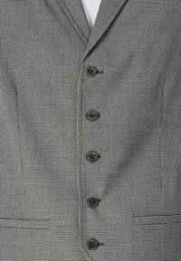 Blazer a quadri grigio e nero con revers, dotato di sei bottoni marroni e due tasche frontali. Texture liscia, vestibilità su misura.