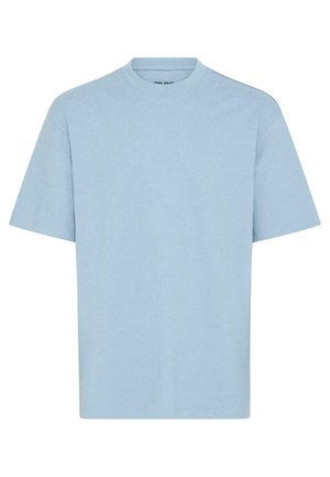 Ανοιχτό μπλε μπλουζάκι με κοντά μανίκια και λαιμόκοψη τύπου crew, με άνετη εφαρμογή και χωρίς ορατά λογότυπα ή σχέδια.