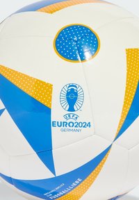 adidas Performance EURO24 CLB - Calcio - white glow blue lucky orange