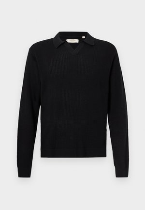 Mustmustriibuline must särk V-kaelusega, kraega, pikkade varrukatega, tekstuurse mustriga ning soonikuga äärega ja varrukate otstega.