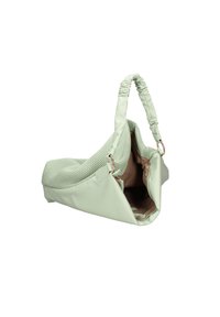 Borsa a bandoliera verde menta con parte superiore testurizzata e intrecciata, corpo liscio e tracolla arricciata. Interno con foderatura marrone. Aperta con un angolo.