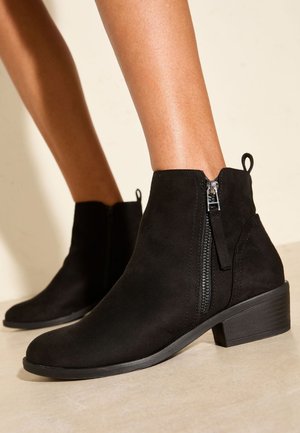 Friends Like These, REGULAR FIT - MID BLOCK SIDE ZIP  - Enkelkaarsjes - black