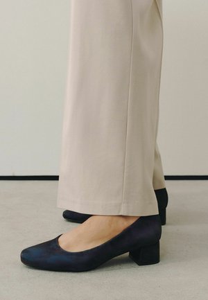 Next, Pumps - new navy