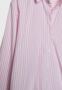 Stradivarius STRIPED  - Bluza s gumbima - pink