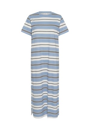 Abito a t-shirt a righe in azzurro chiaro con linee orizzontali bianche e nere. Maniche corte, scollo rotondo e spacco laterale per facilitare i movimenti.